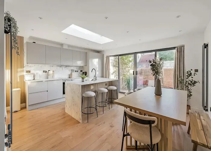 Pass The Keys Stunning 5 Bedroom Home Central Oxford