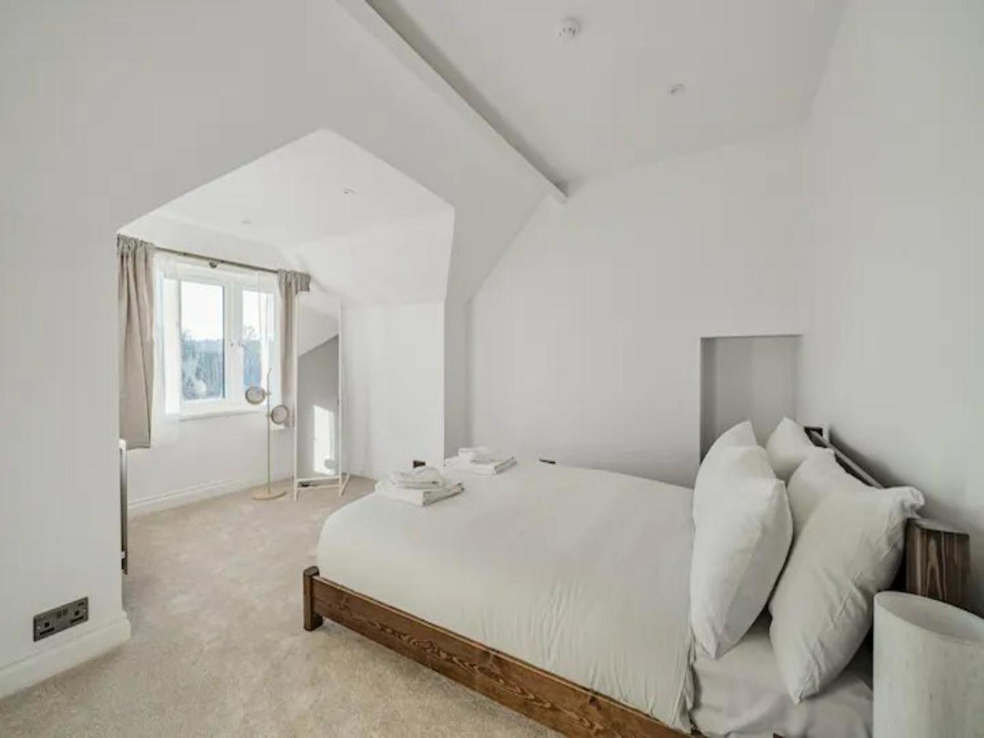 Pass The Keys Stunning 5 Bedroom *